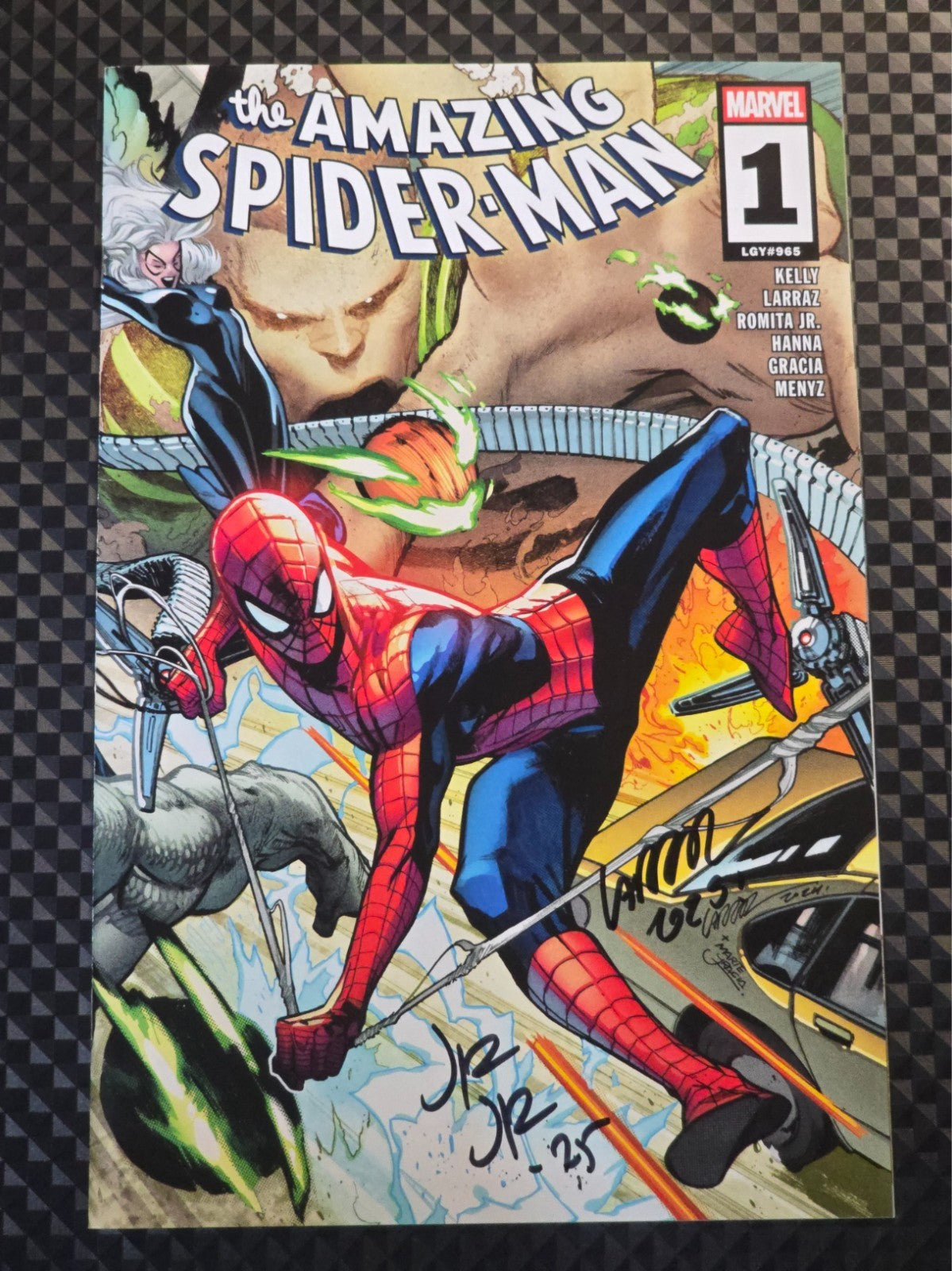 AMAZING SPIDER-MAN #1 MARVEL 2025 SIGNED 2X JOHN ROMITA JR/PEPE LARRAZ W/COA NM
