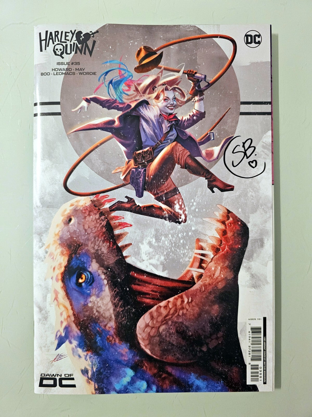 HARLEY QUINN #35E 1:50 MATEUS MANHANINI VARIANT SIGNED BY SWEENEY BOO W/COA