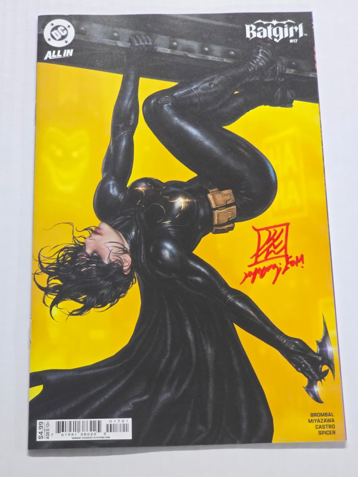 BATGIRL #17 DC COMICS VARIANT KYUYONG EOM SIGNED W/COA NM RED