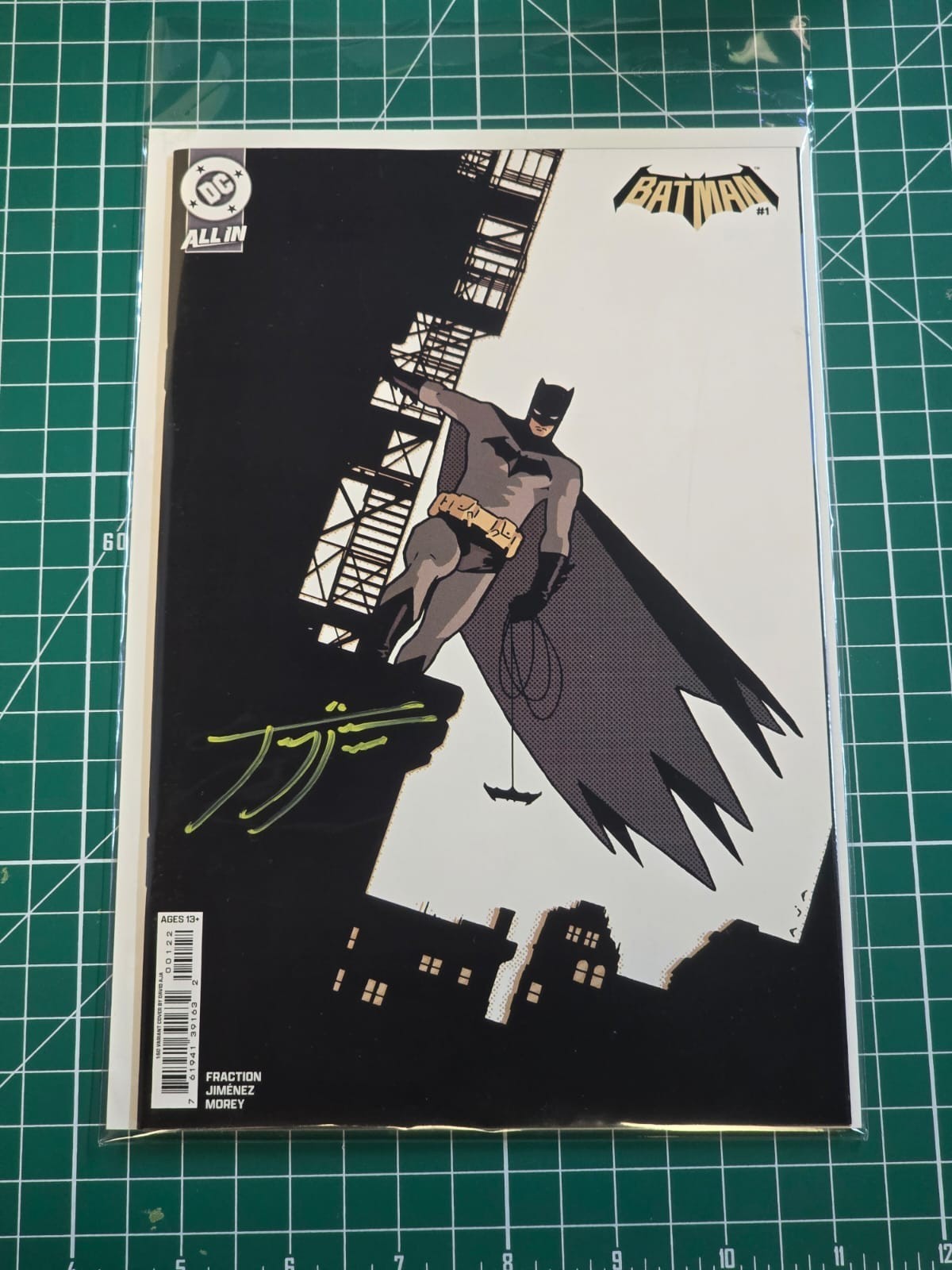 BATMAN #1 DC 2025 1:50 DAVID AJA SIGNED BY JORGE JIMENEZ (YELLOW) NYCC W/COA NM