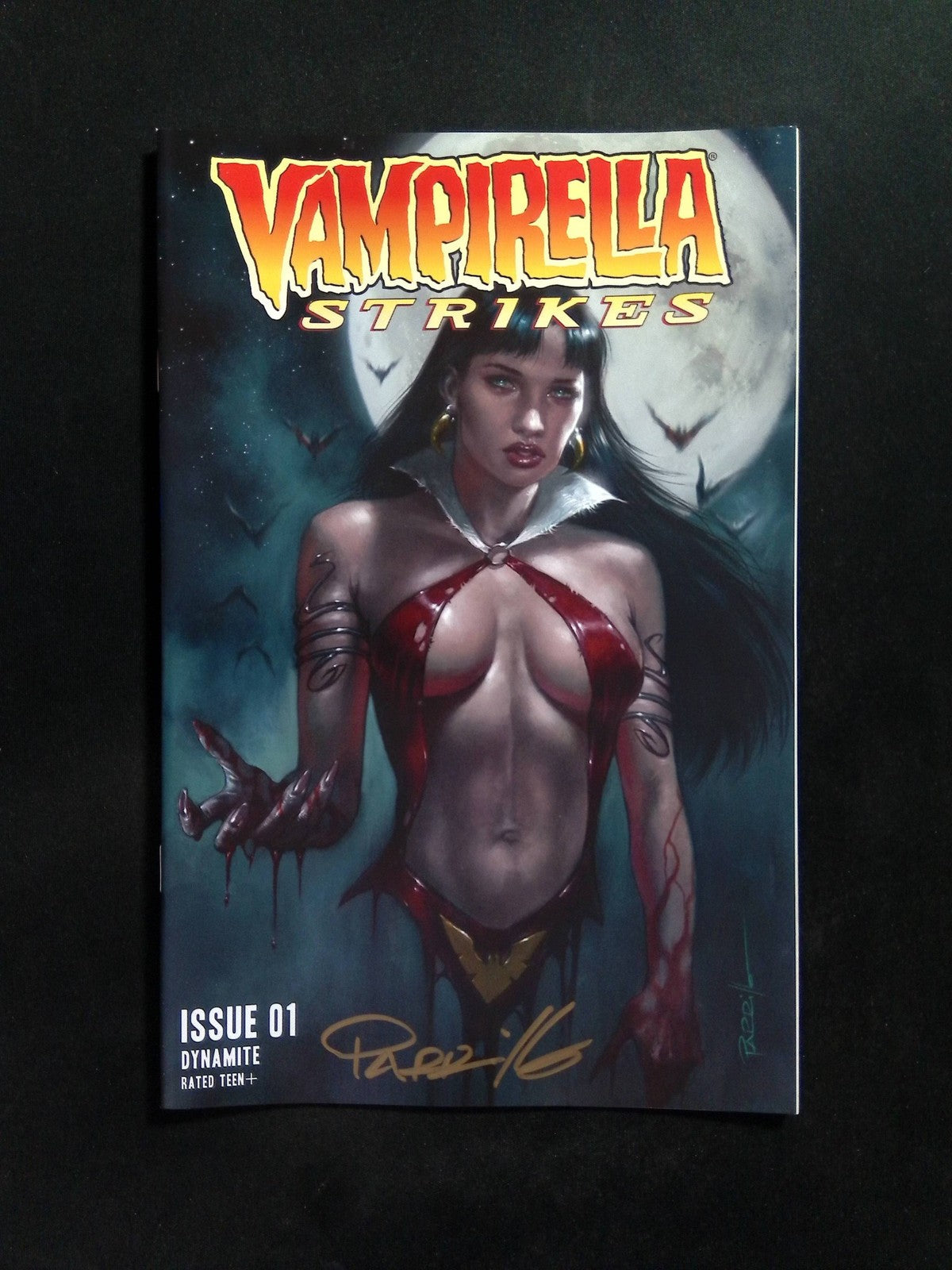 VAMPIRELLA STRIKES  #1  DYNAMITE 2022   SIGNED BY LUCIO PARRILLO W/ COA