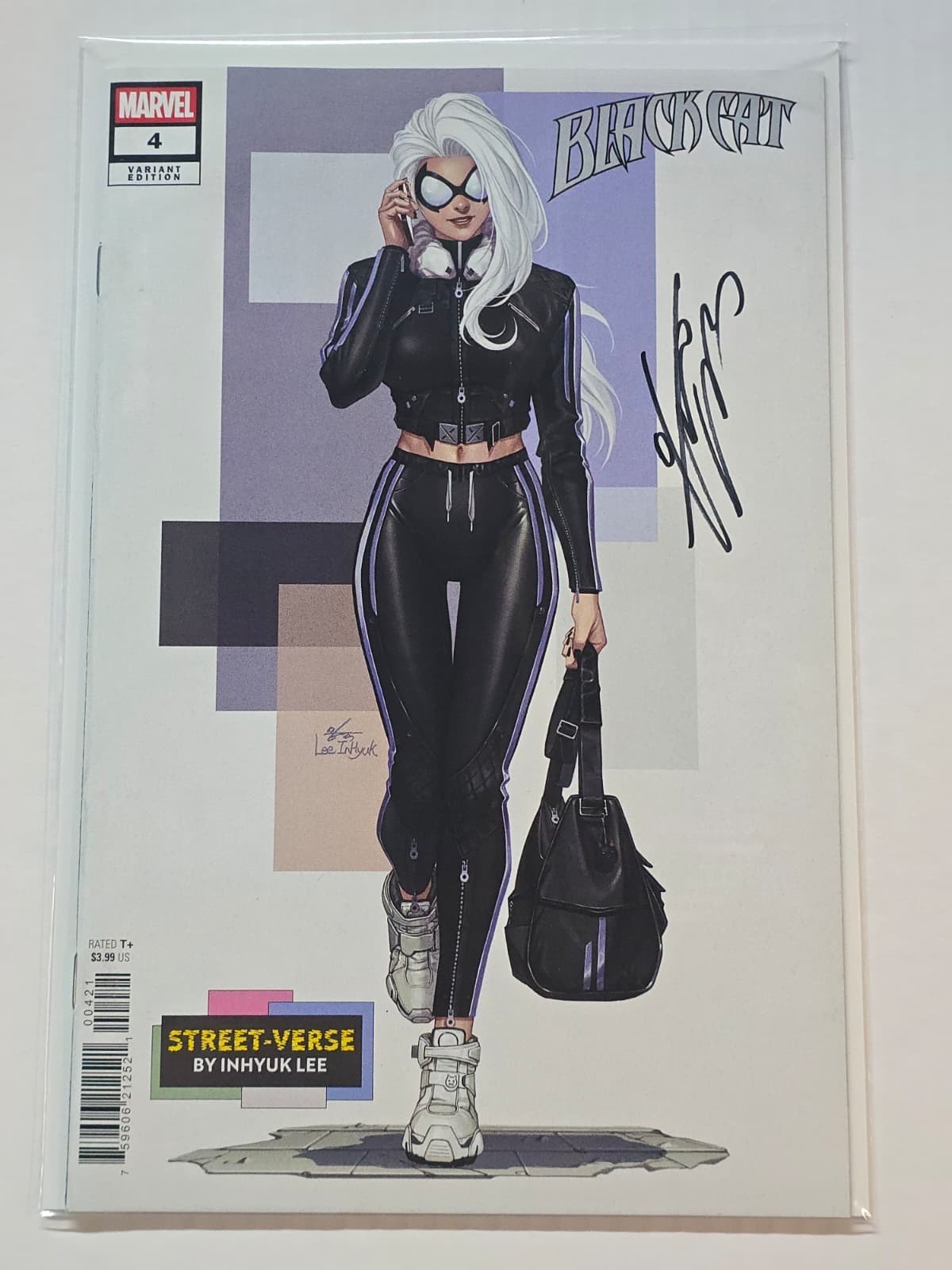 BLACK CAT #4 MARVEL STREETVERSE SIGNED BY INHYUK LEE W/COA NM