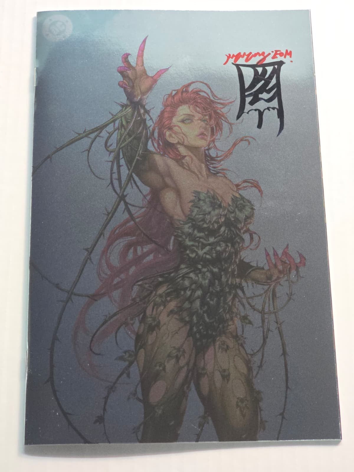 POISON IVY #38 DC COMICS VARIANT KYUYONG EOM SIGNED W/COA NM BLACK/RED