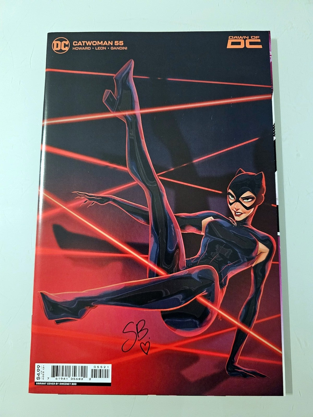CATWOMAN #55 DC 2023 NM   SIGNED BY SWEENEY BOO W/COA